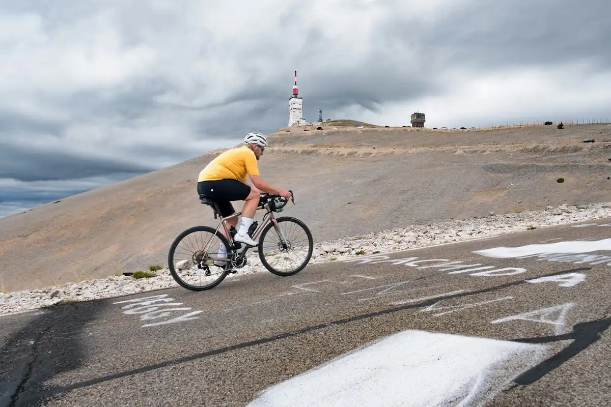 Gravir la montagne chauve la plus « badass » de France