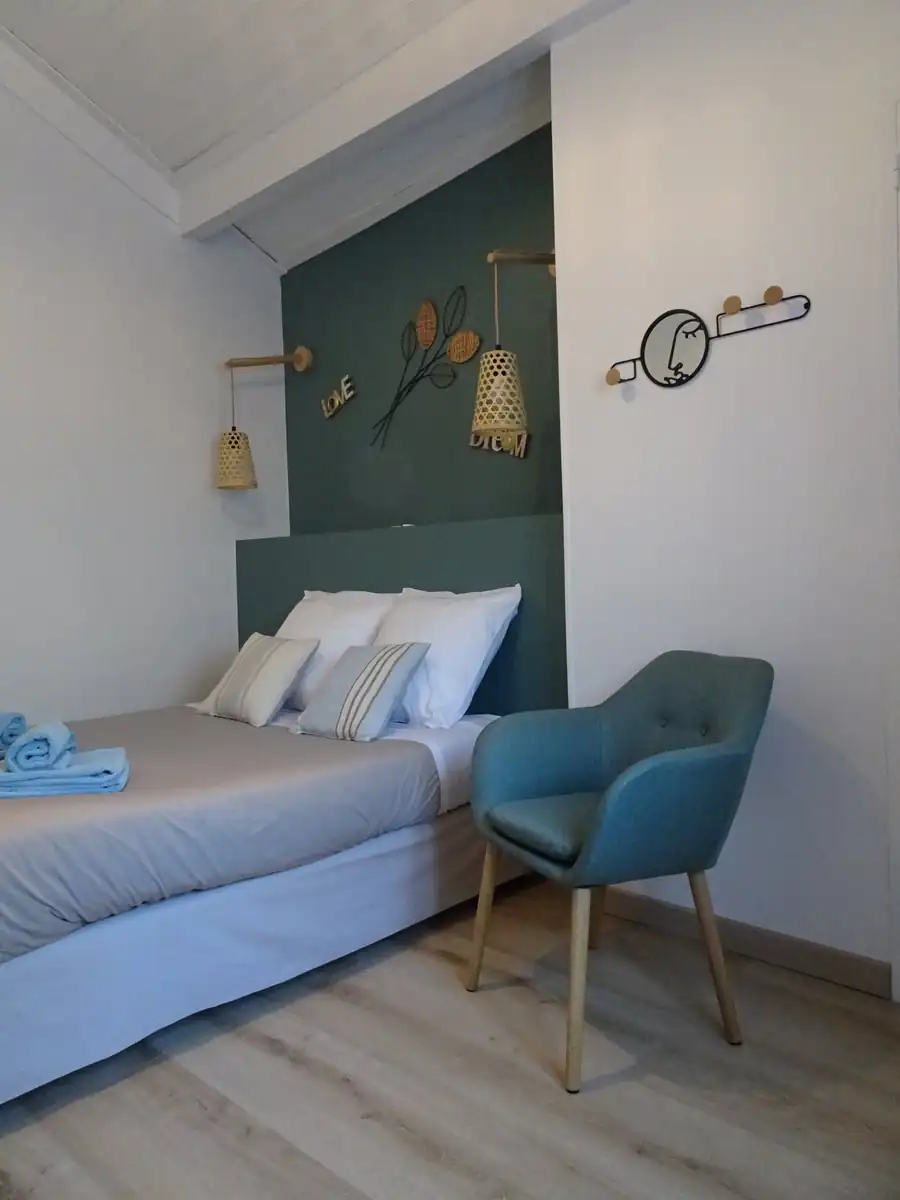 Chambre cosy avec vue village et montagne Cuérate.