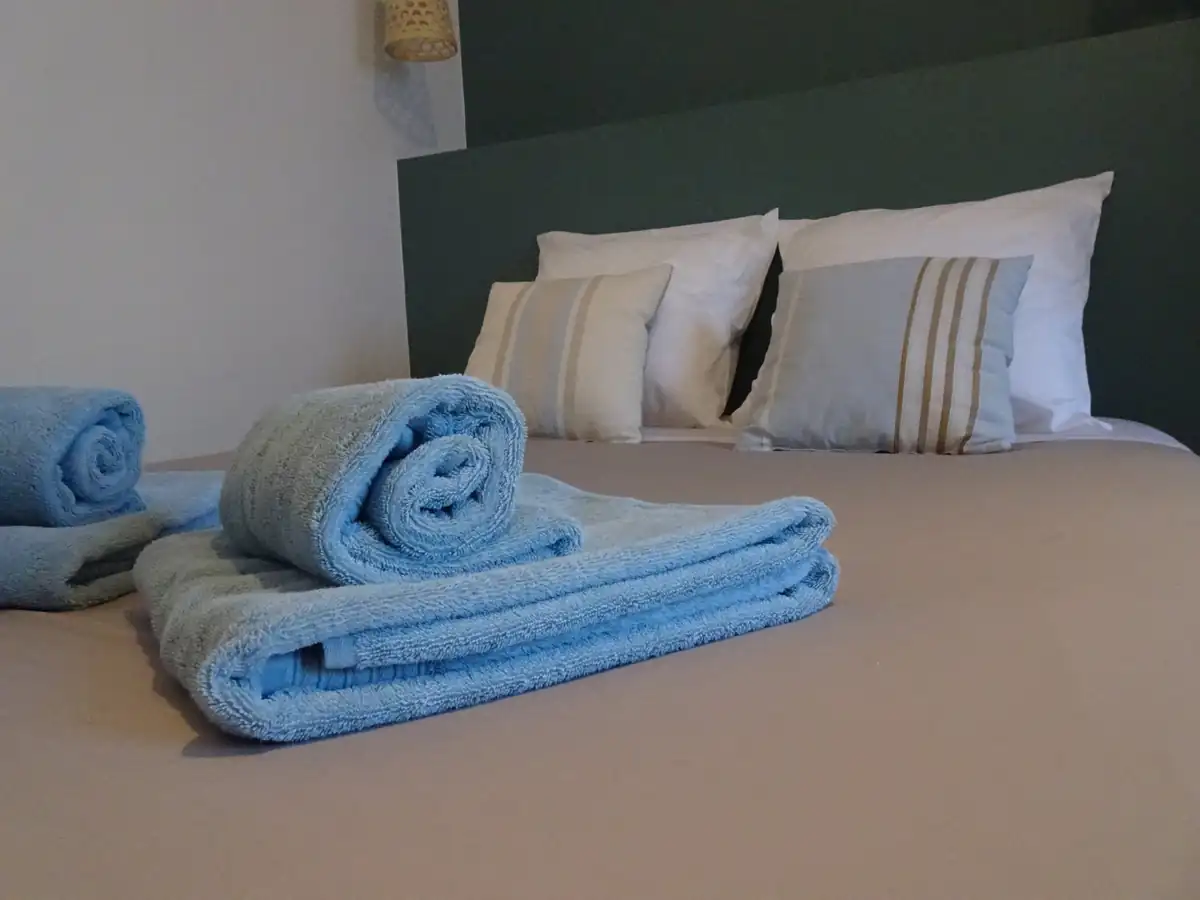 Chambre cosy avec vue village et montagne Cuérate.