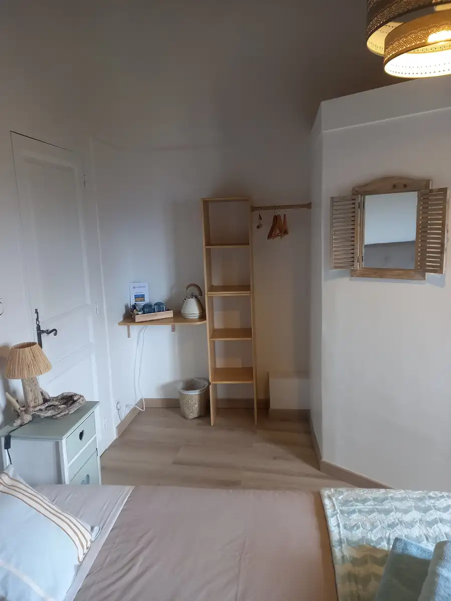 Chambre charmante supérieure exposée plein sud avec vue montagne et jardin et lit Queen Size.