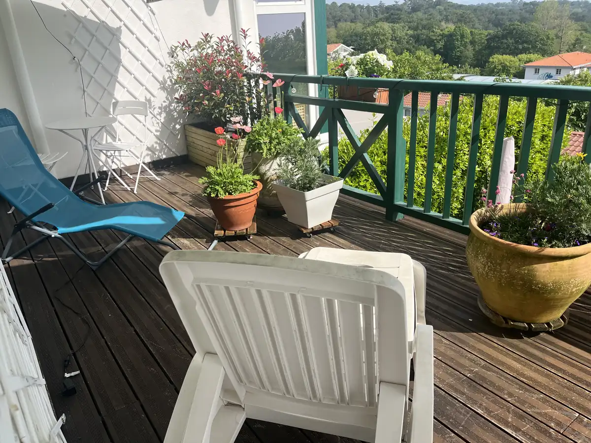 Émeraude vue montagnes et mer