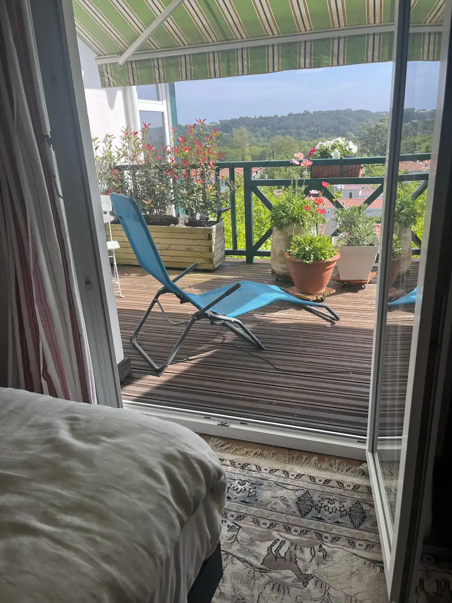 Émeraude vue montagnes et mer