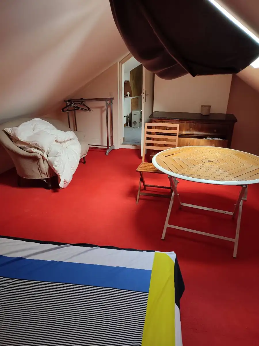 chambre chez l'habitant — chambre rouge