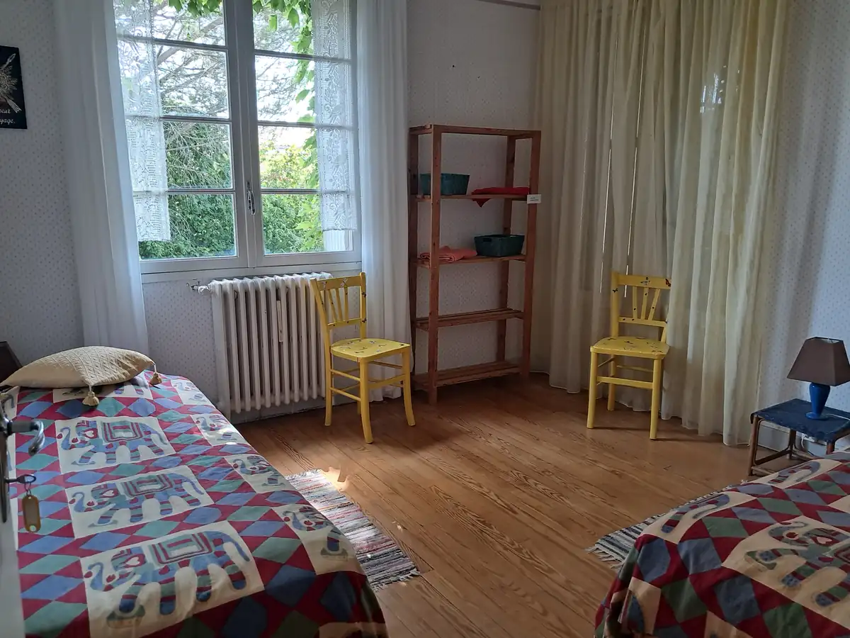 "au numéro 13" — chambre "Forsythia