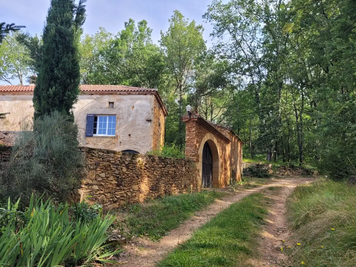 La Cachette dans les Bois