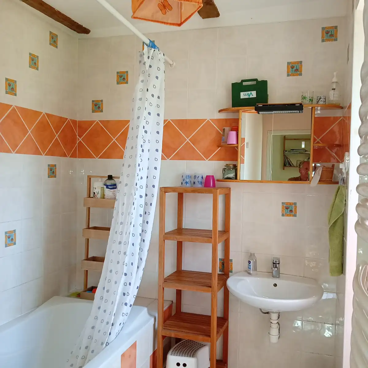 La maison aux volets rouges — La maison aux volets rouges