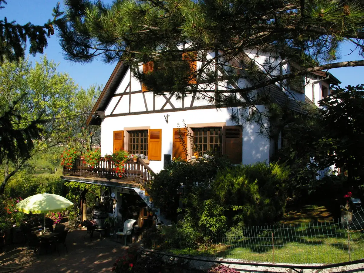 chambre Colmar vue montagne pour 2  personnes 80€ Petits déjeuners complets compris