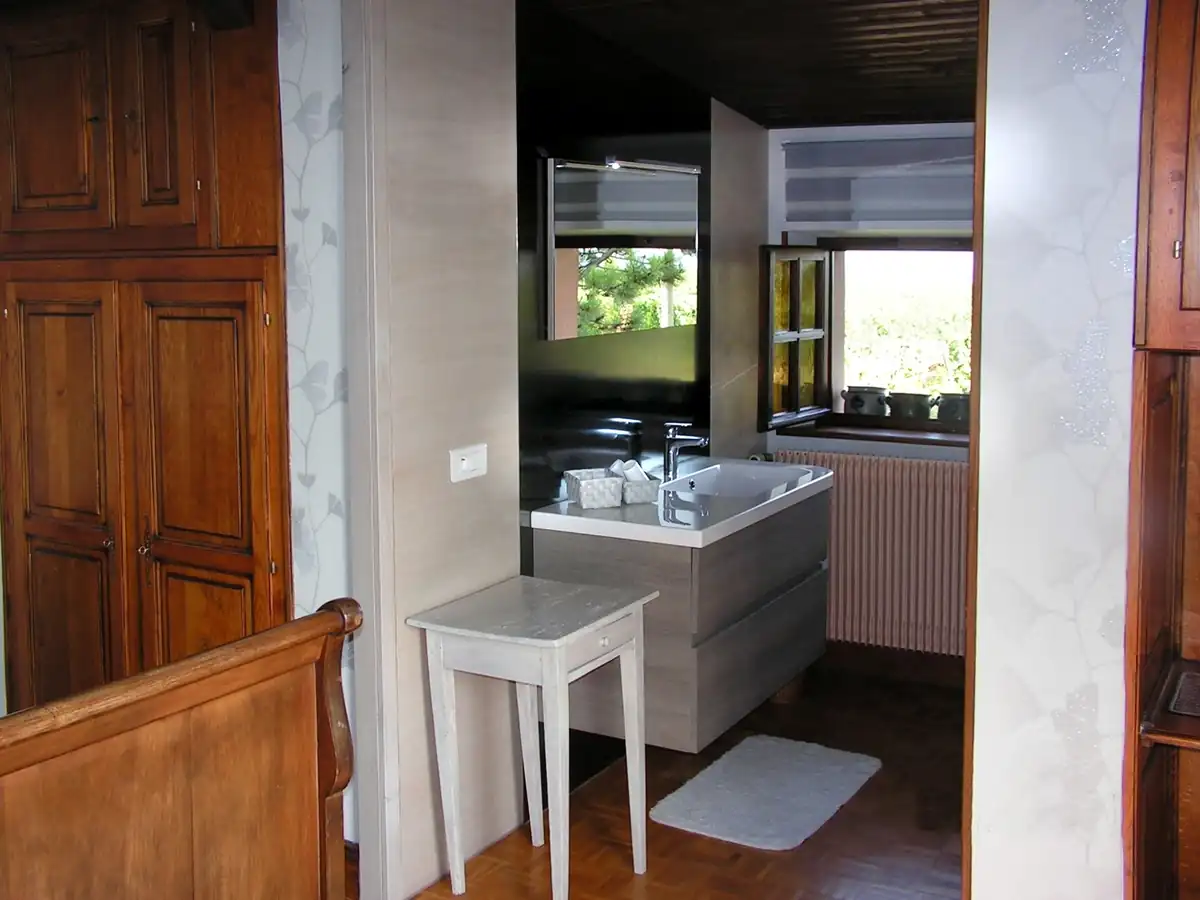 chambre Colmar vue montagne pour 2  personnes 80€ Petits déjeuners complets compris