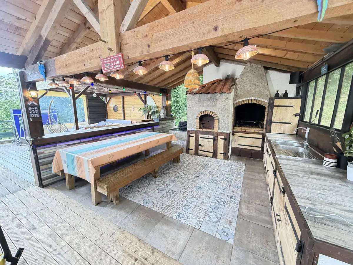 Grande maison atypique au pays basque piscine intérieure 15 couchages — Grande maison atypique au pays basque piscine intérieure 15 couchages