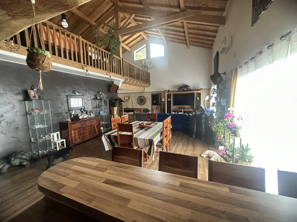 Grande maison atypique au pays basque piscine intérieure 15 couchages — Grande maison atypique au pays basque piscine intérieure 15 couchages