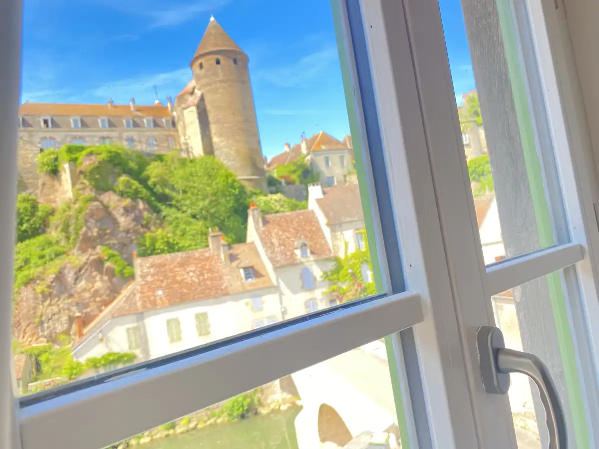 La maison verte sur le pont pinard — La maison verte sur le pont pinard