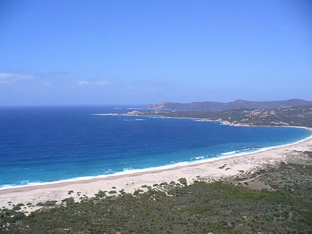 Plage d'Erbaju : une plage qui se mérite, une journée qui se partage